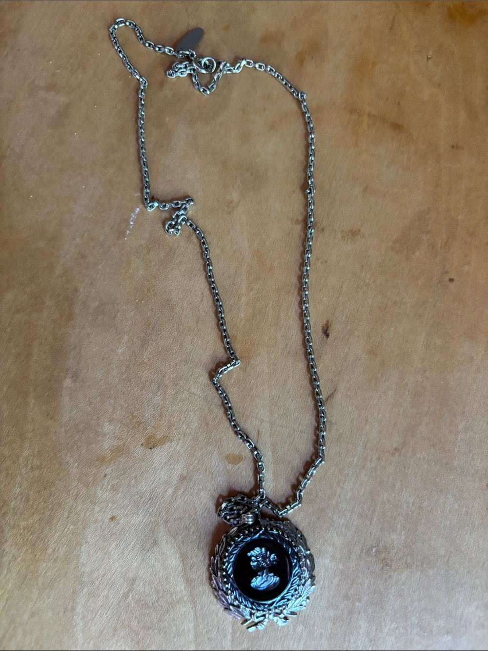 Vintage Whiting & Davis Black Intaglio Cameo Pendant silver box chain necklace